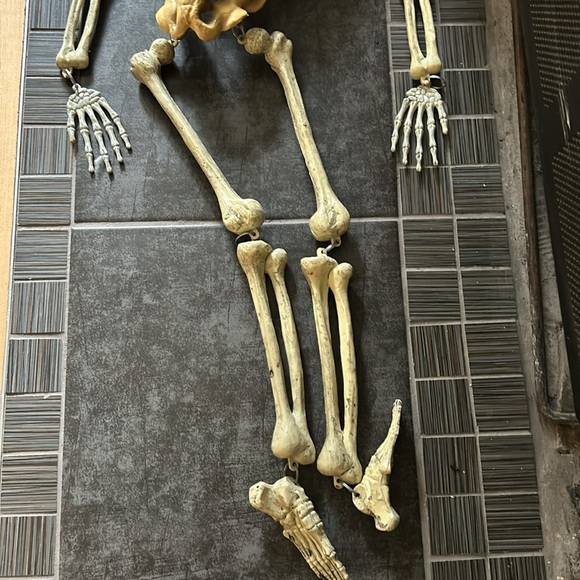 vtg Hanging Skeleton Halloween decor 33x10 not too big legs & arms removable - Picture 7 of 8
